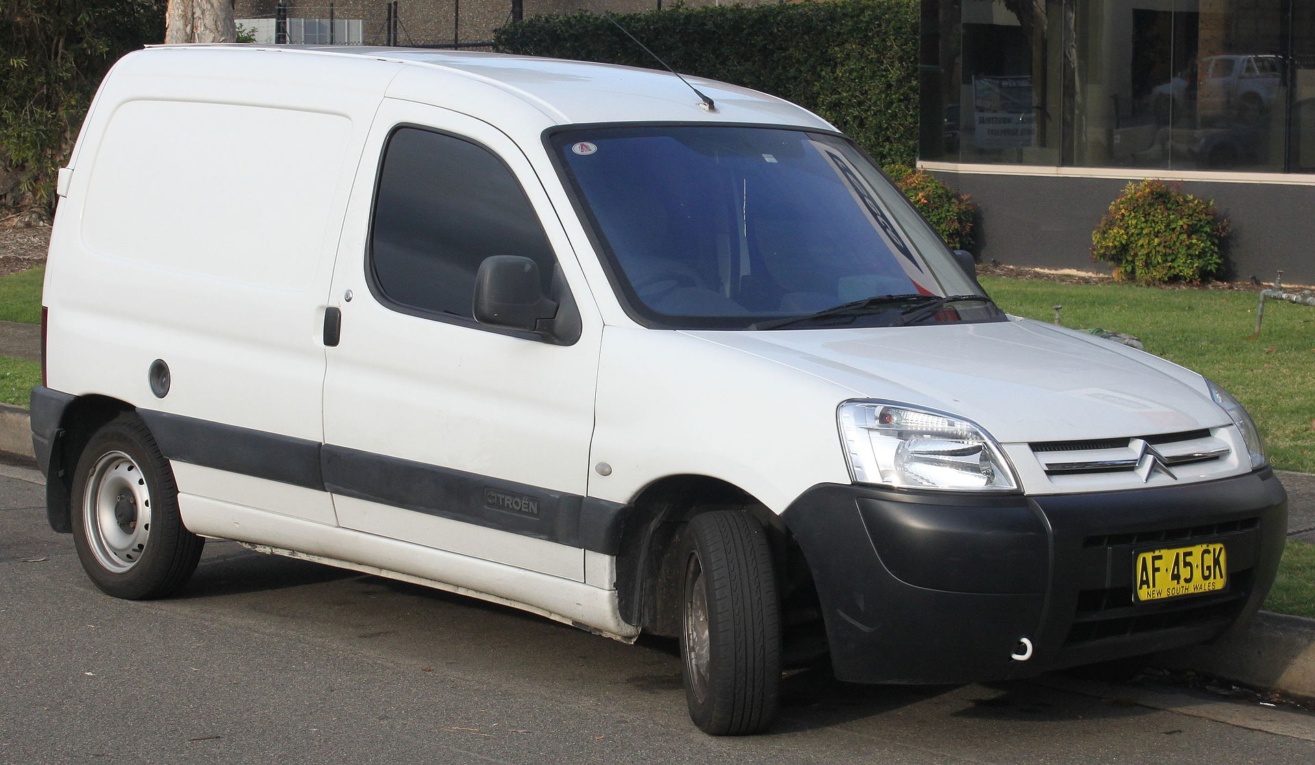 2005_Citroen_Berlingo_M59_Series_II_van_22082762158.jpg